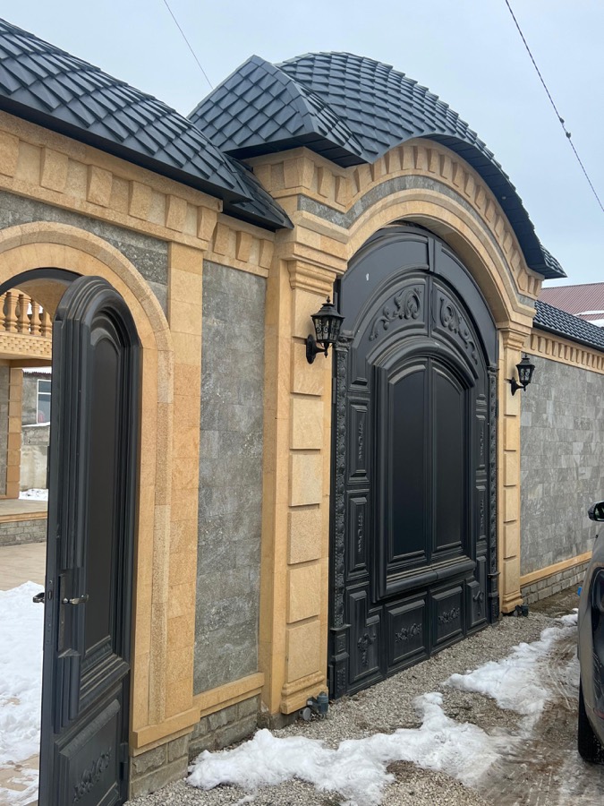 Въездная группа с куполом, Махачкала